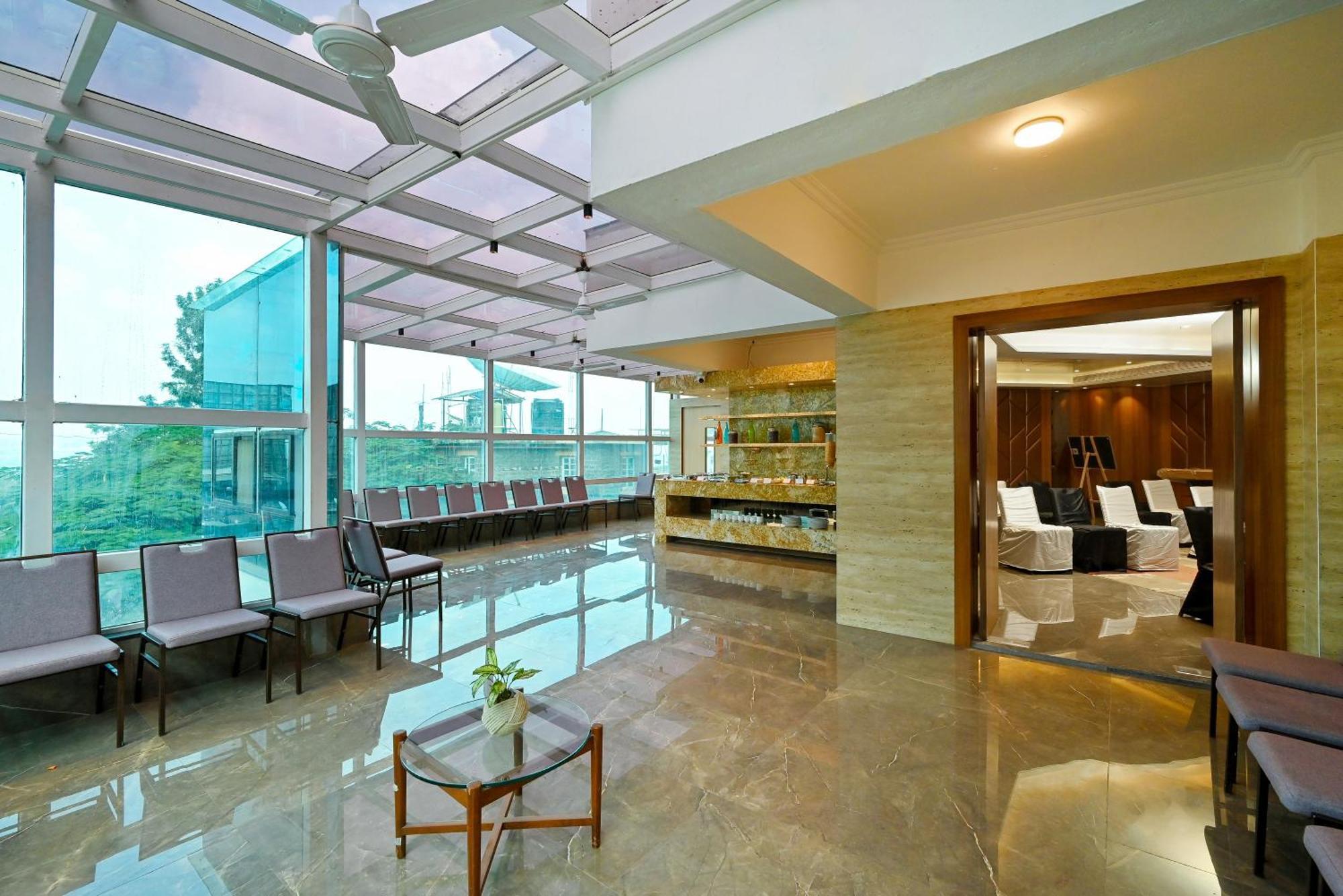 Maharaja Regency Otel Satara Dış mekan fotoğraf