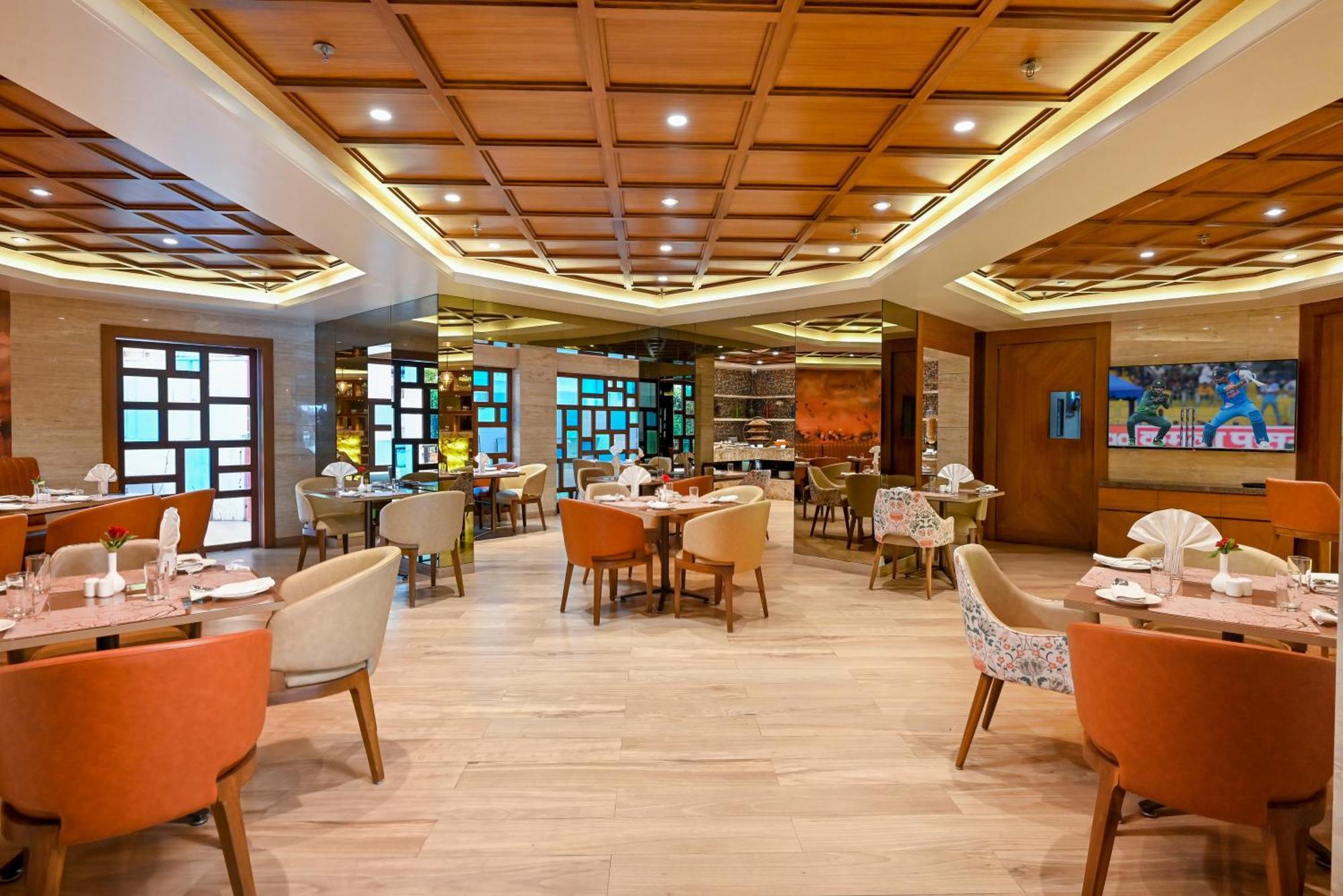 Maharaja Regency Otel Satara Dış mekan fotoğraf