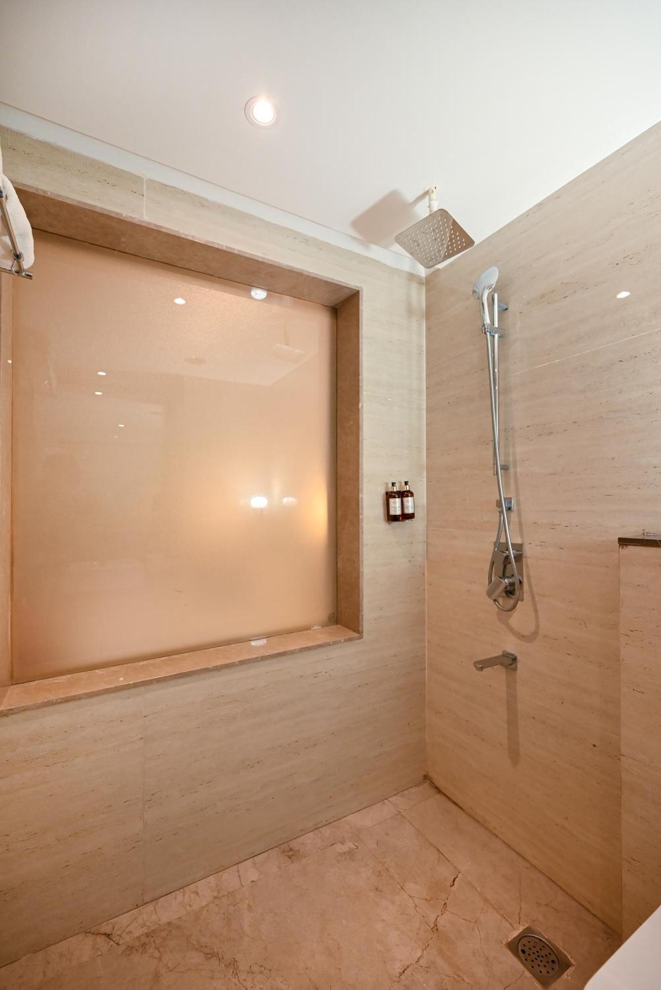 Maharaja Regency Otel Satara Dış mekan fotoğraf