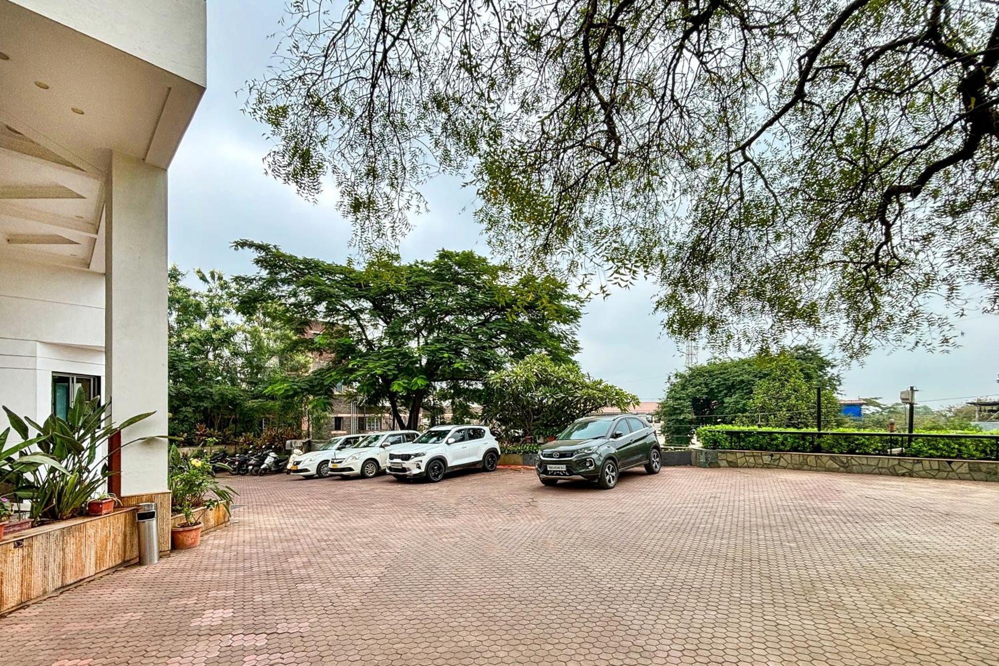 Maharaja Regency Otel Satara Dış mekan fotoğraf
