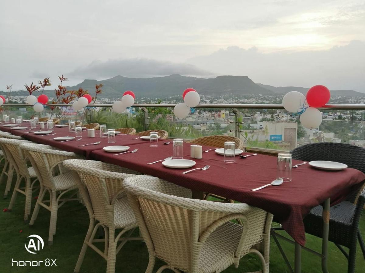 Maharaja Regency Otel Satara Dış mekan fotoğraf
